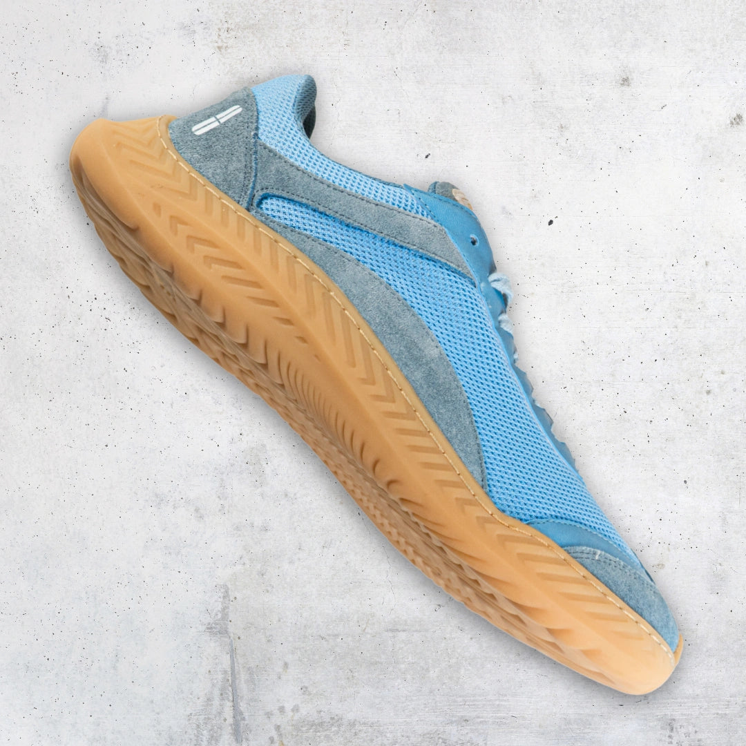 Barefoot Sneaker Aura