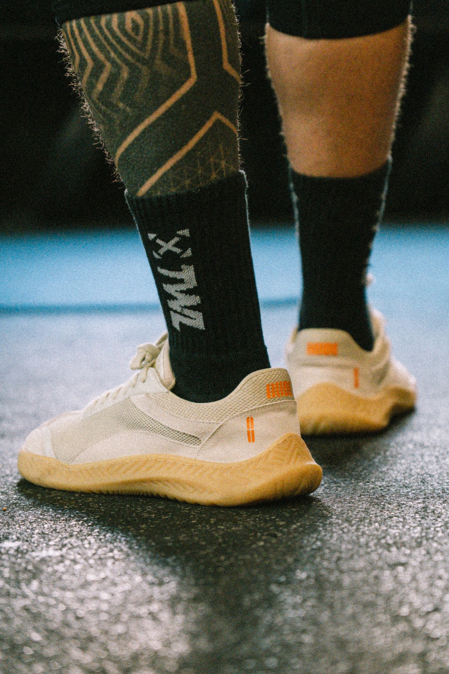 Barefoot Sneaker Aura