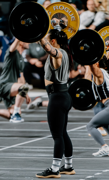 Manon Angonese at the French Throwdown 2026: Competing Through Adversity in Barefoot Shoes