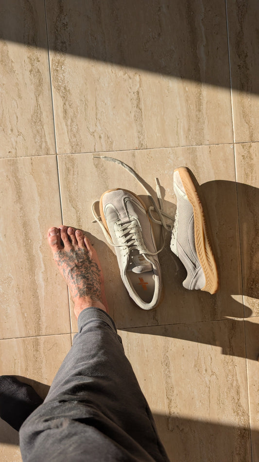 The Truth About Carbon Plate “Super Shoes” — Why Barefoot Footwear Is a Better Choice for Running, Hyrox & Functional Training